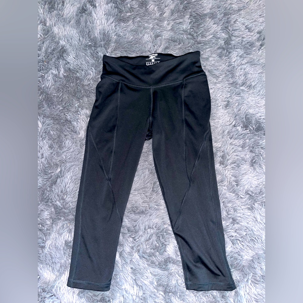 🖤Reebok Capri Leggings-NWOT/Size Medium